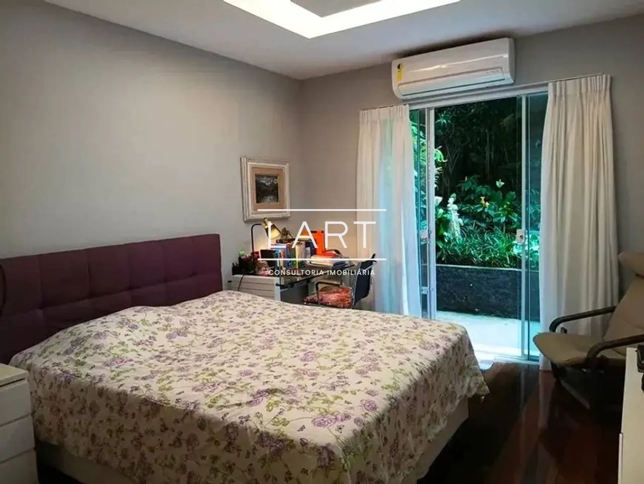 Furnished apartment, 250 m², with floor-to-ceiling windows — photo 35