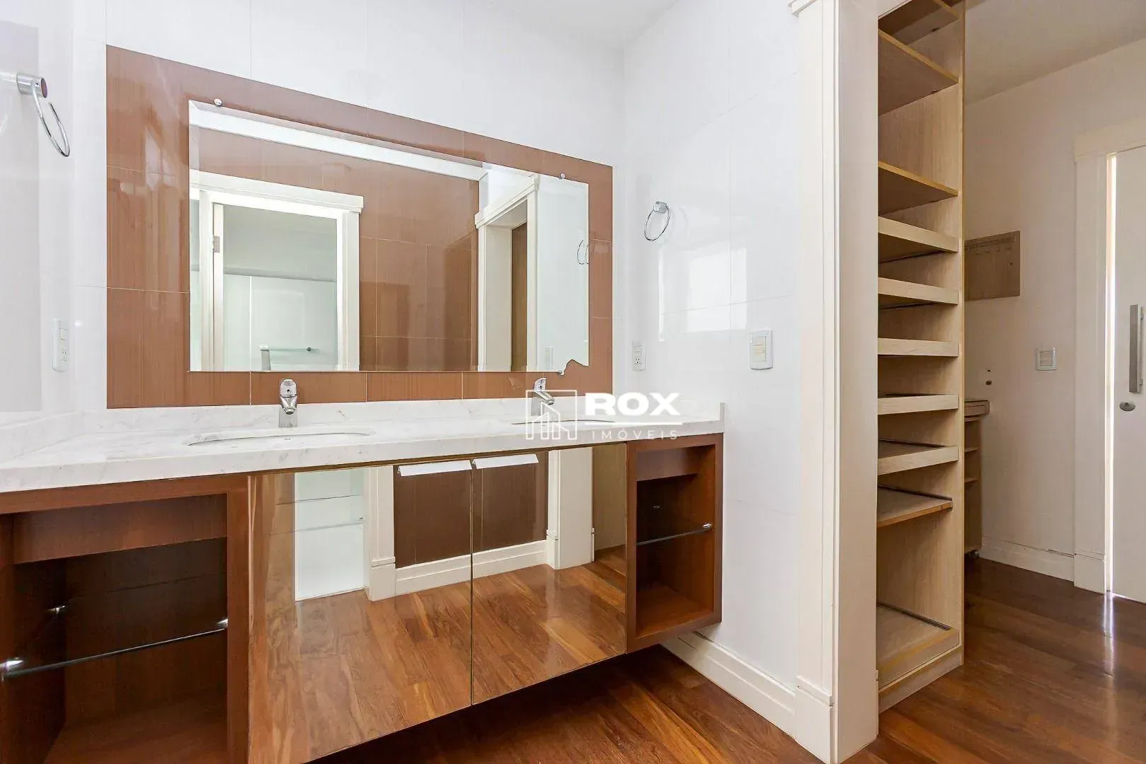 Unfurnished 598 m² house with 6 parking spaces — photo 36