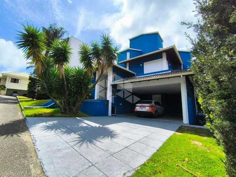 4-bedroom house with floor-to-ceiling windows — photo 32