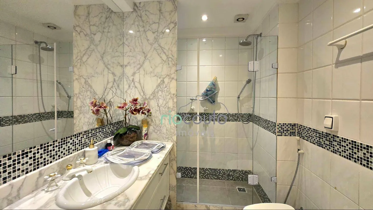 Furnished apartment with 4 bedrooms and open-plan kitchen — photo 14