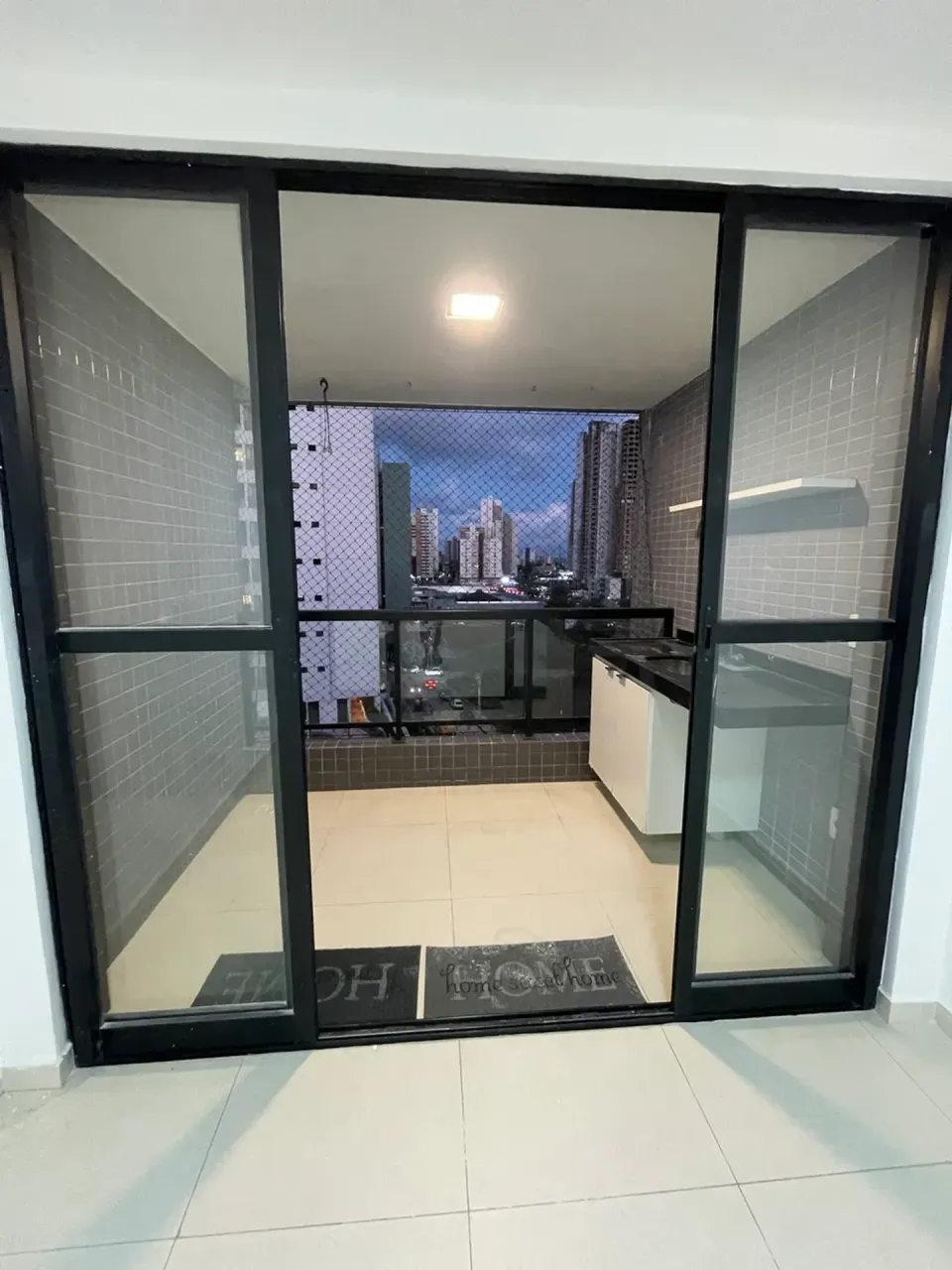 3-bedroom apartment with a grill on the balcony — photo 6