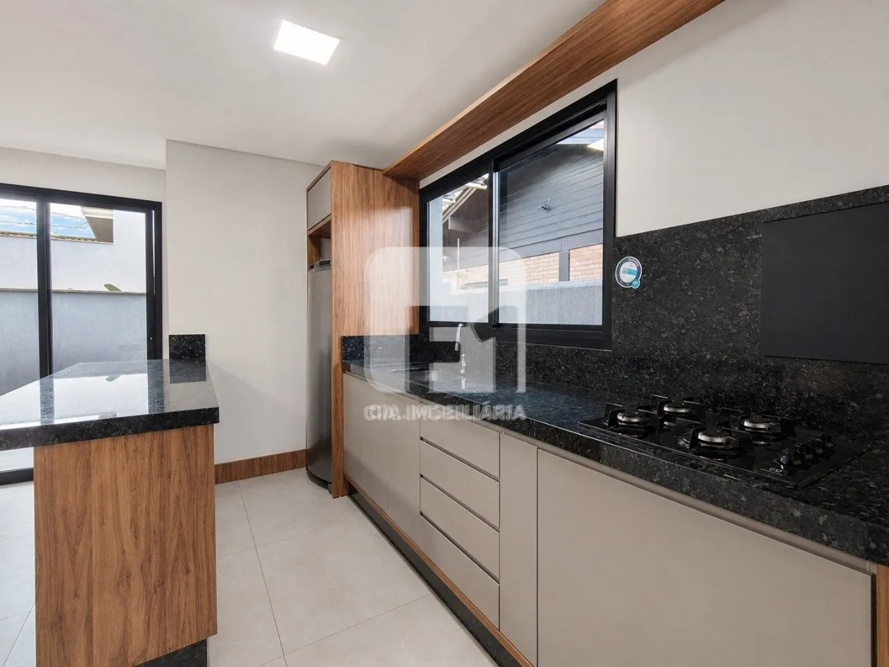 Furnished 3-bedroom house with 200 m² — photo 3