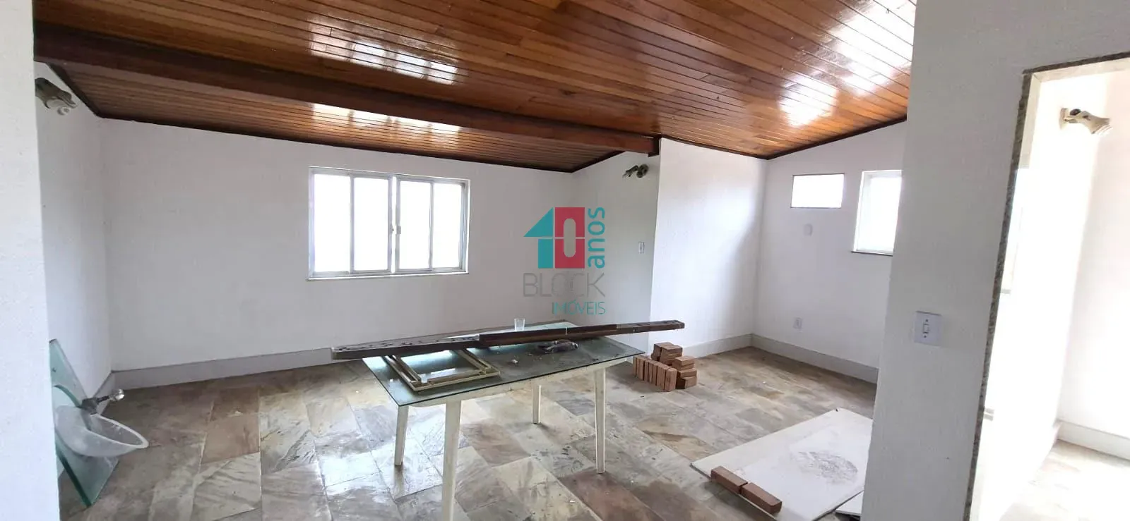 Apartamento com 4 quartos e cozinha separada — photo 17