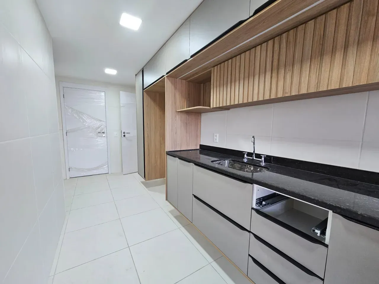 Apartamento mobiliado com 4 quartos e 5 banheiros — photo 26