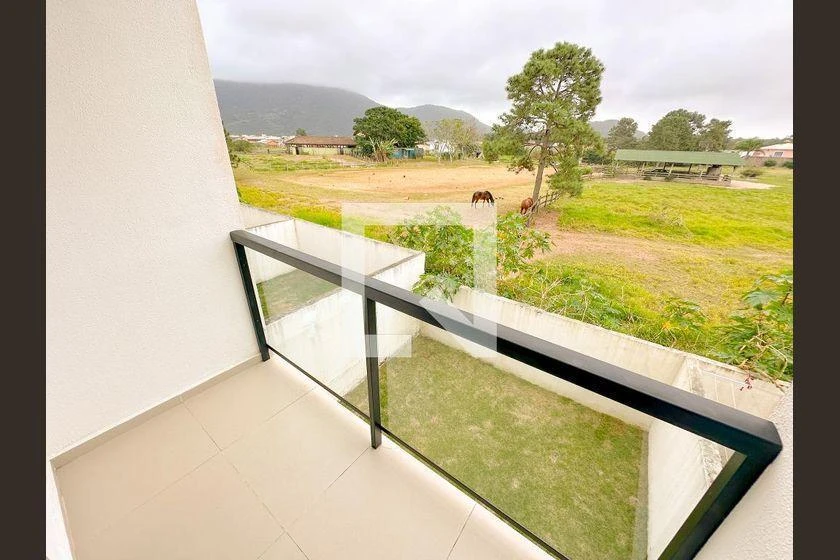 2-bedroom house with a grill on the balcony in Florianópolis — photo 6