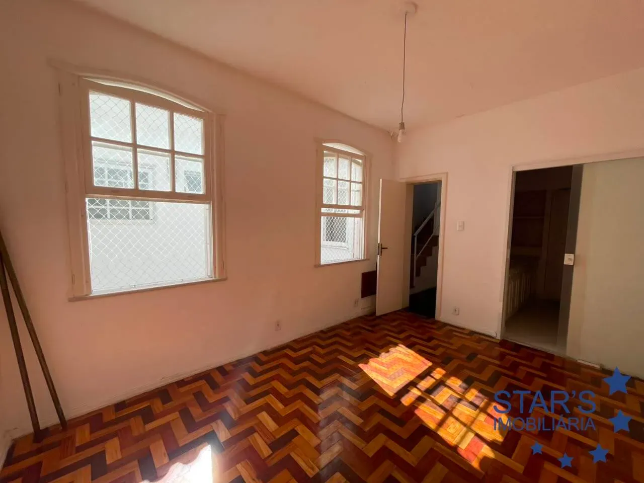 Будинок 250 м² із вікнами від підлоги до стелі — photo 27