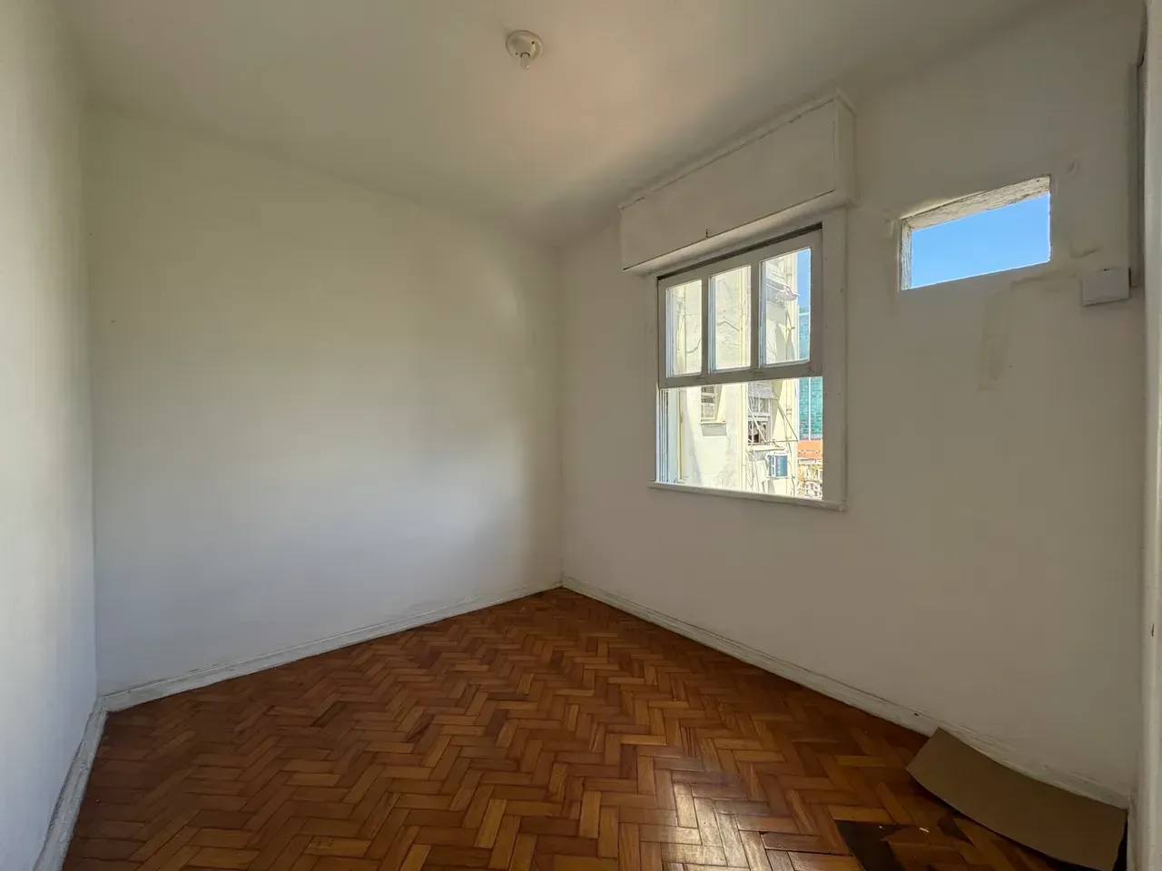 Apartment on the 6th floor with wood or laminate floors — photo 4