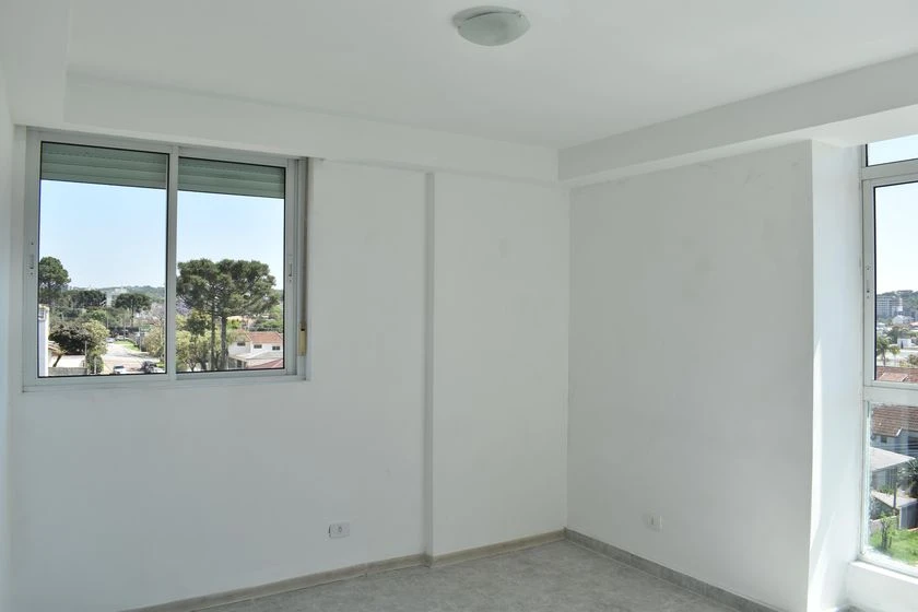 2-bedroom apartment with an open-plan kitchen — photo 4