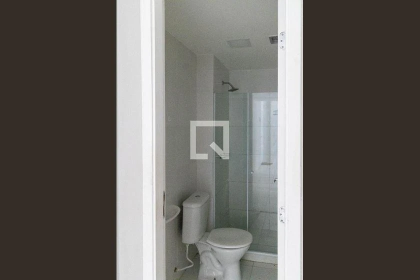 2-bedroom apartment in a building with a gym — photo 4