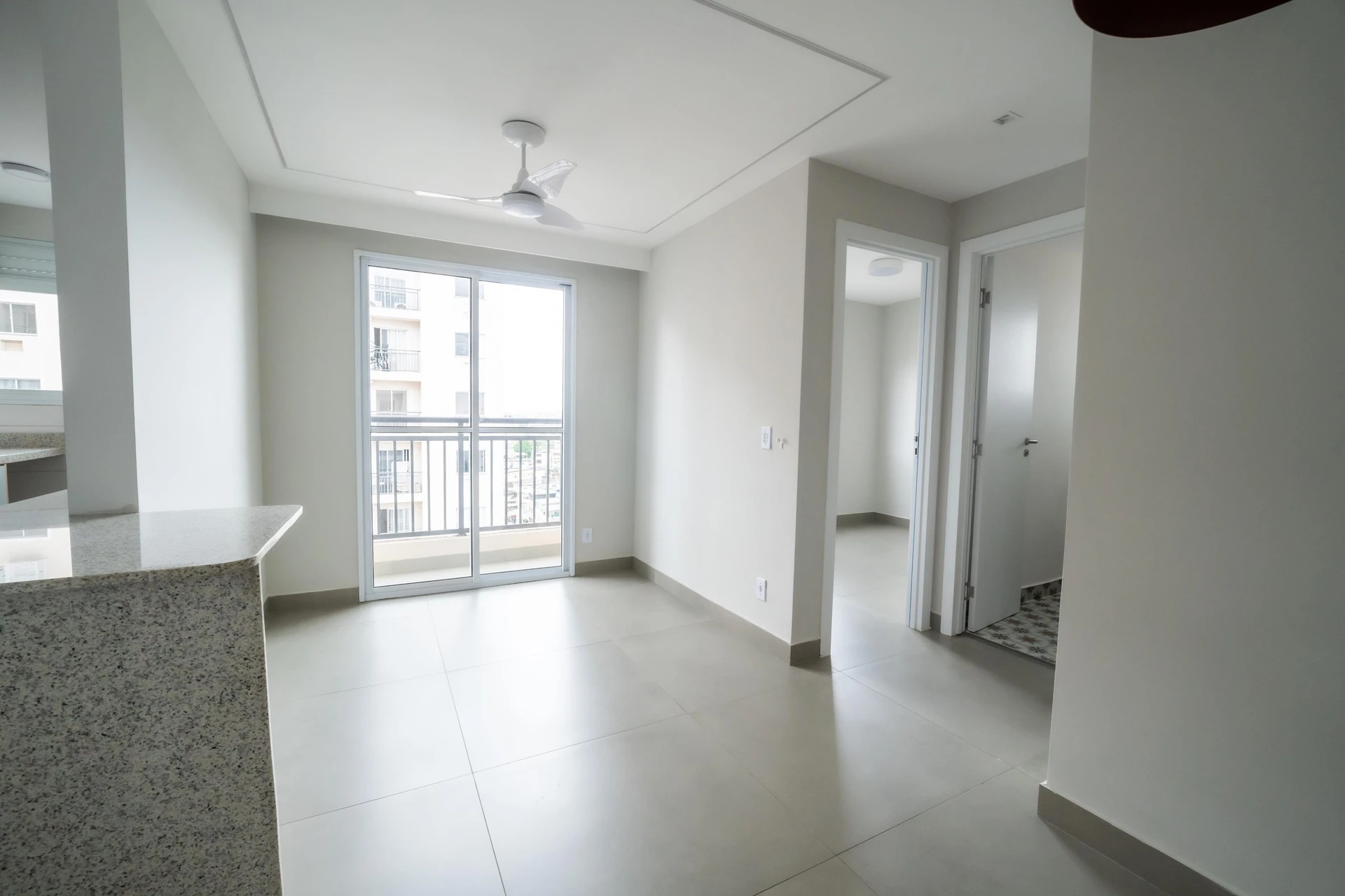 2-bedroom apartment in a building with a gym — photo 3