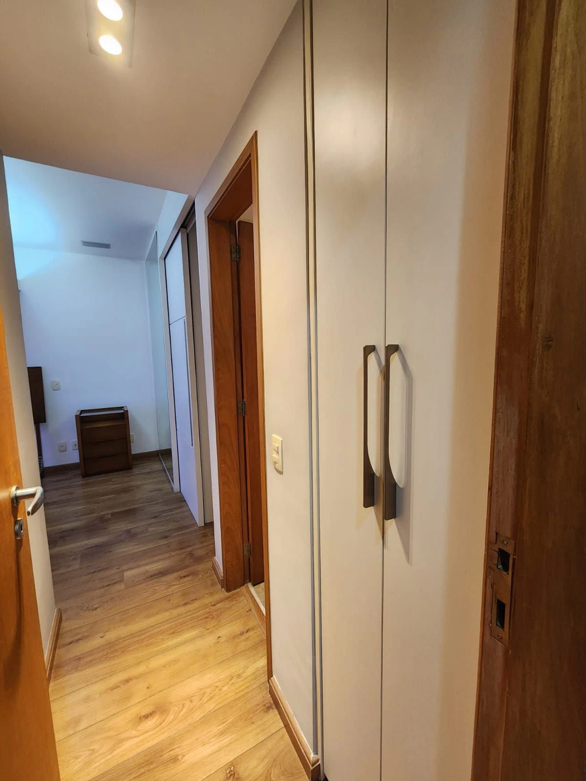 110 m² apartment with an open-plan kitchen and balcony — photo 7