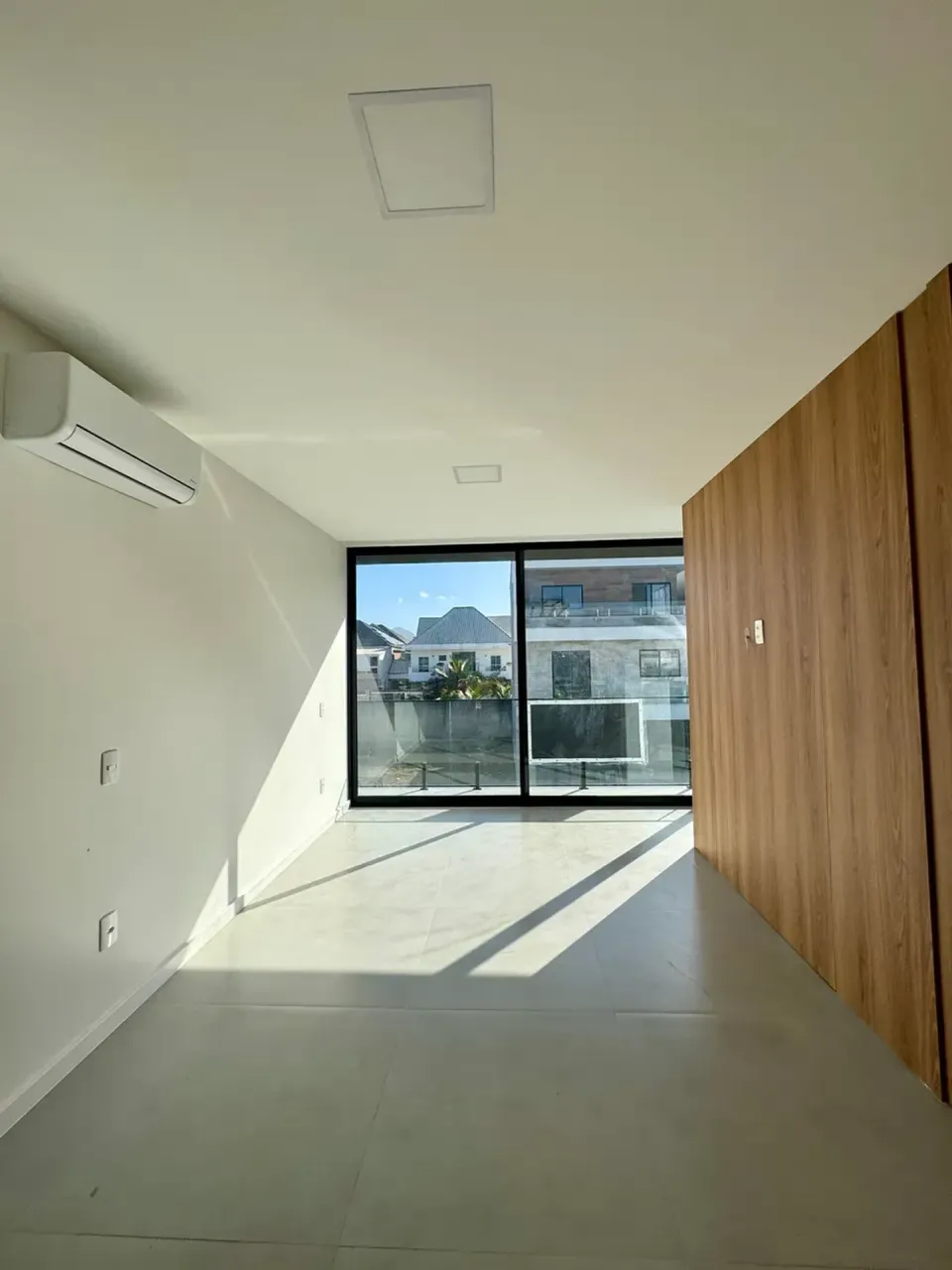 4-bedroom house with open-plan kitchen and 5 bathrooms — photo 15