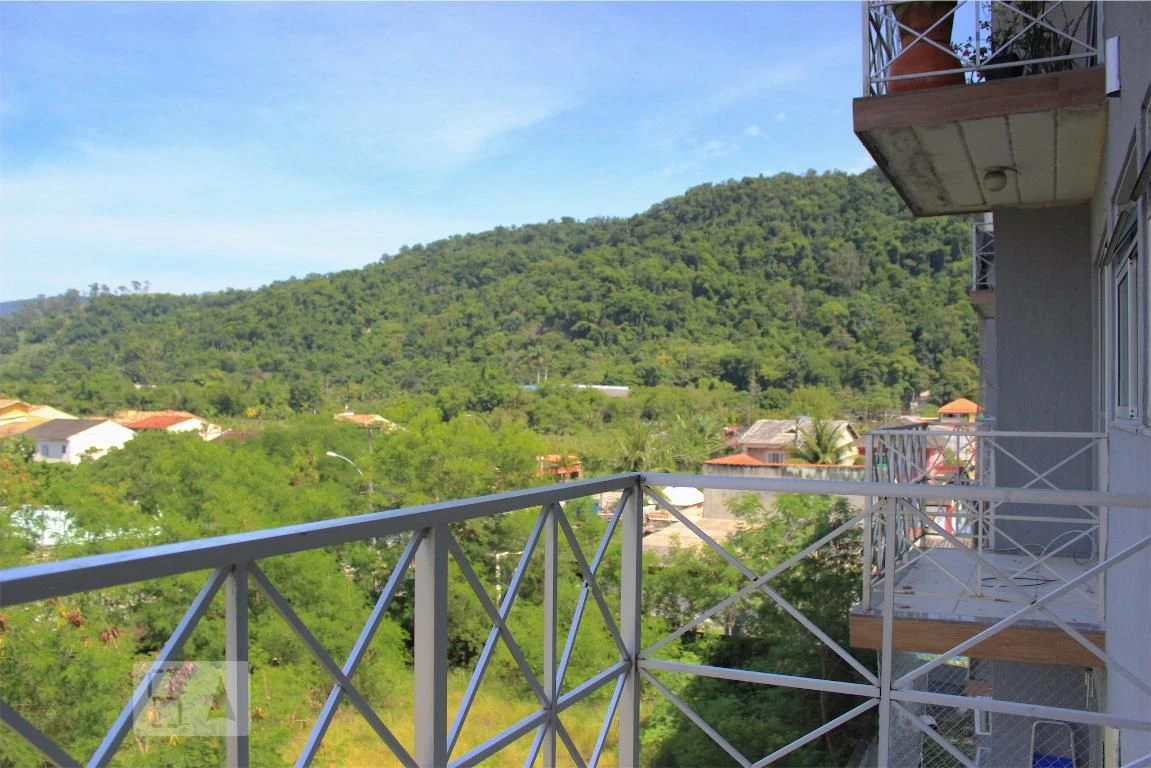 2-bedroom apartment with a balcony and shared pool