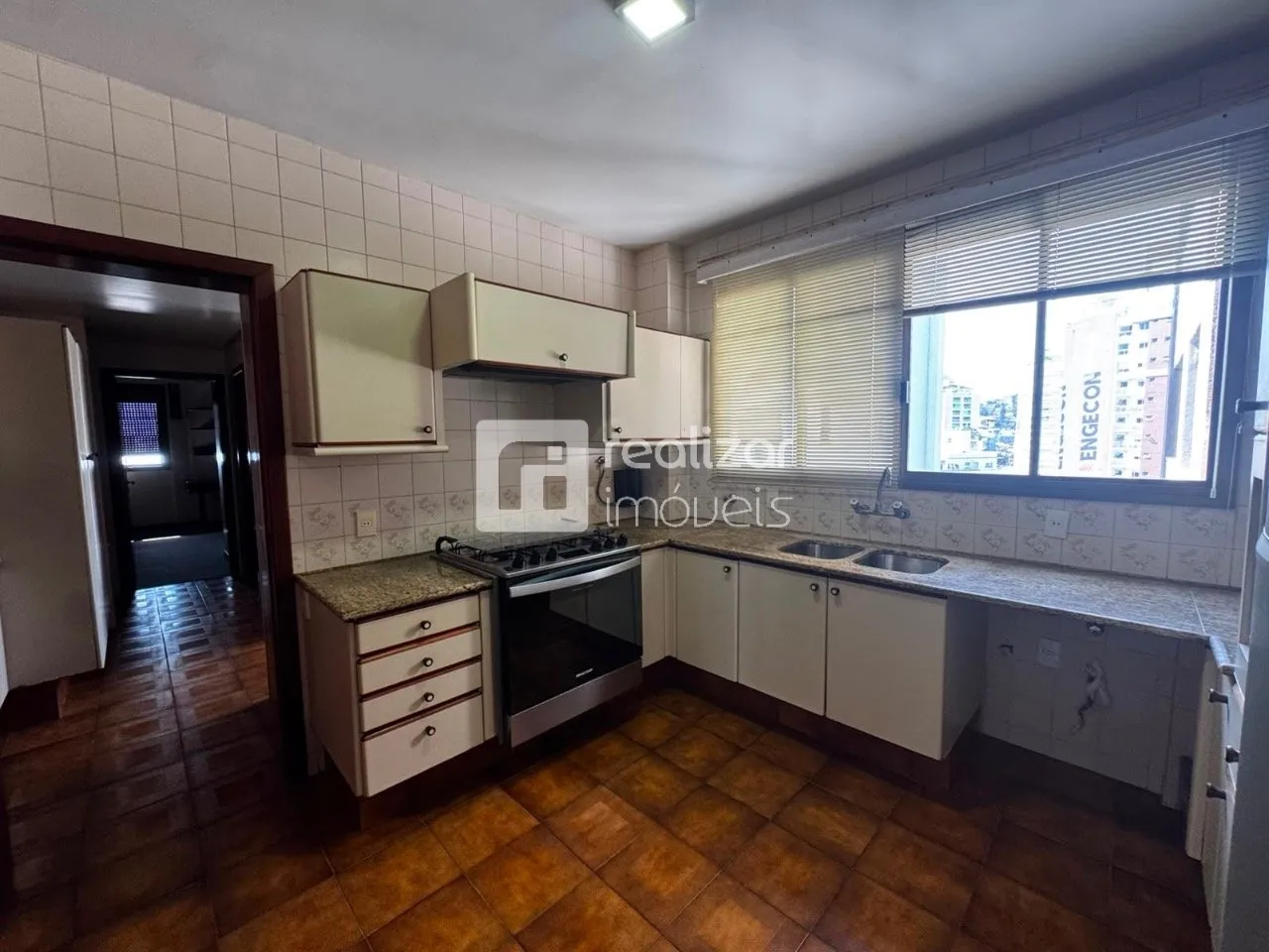 Apartamento de 290 m² com 4 dormitórios e varanda envidraçada — photo 55