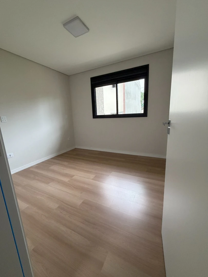 Floor-to-ceiling windows in a 3-bedroom house, 170 m² — photo 2