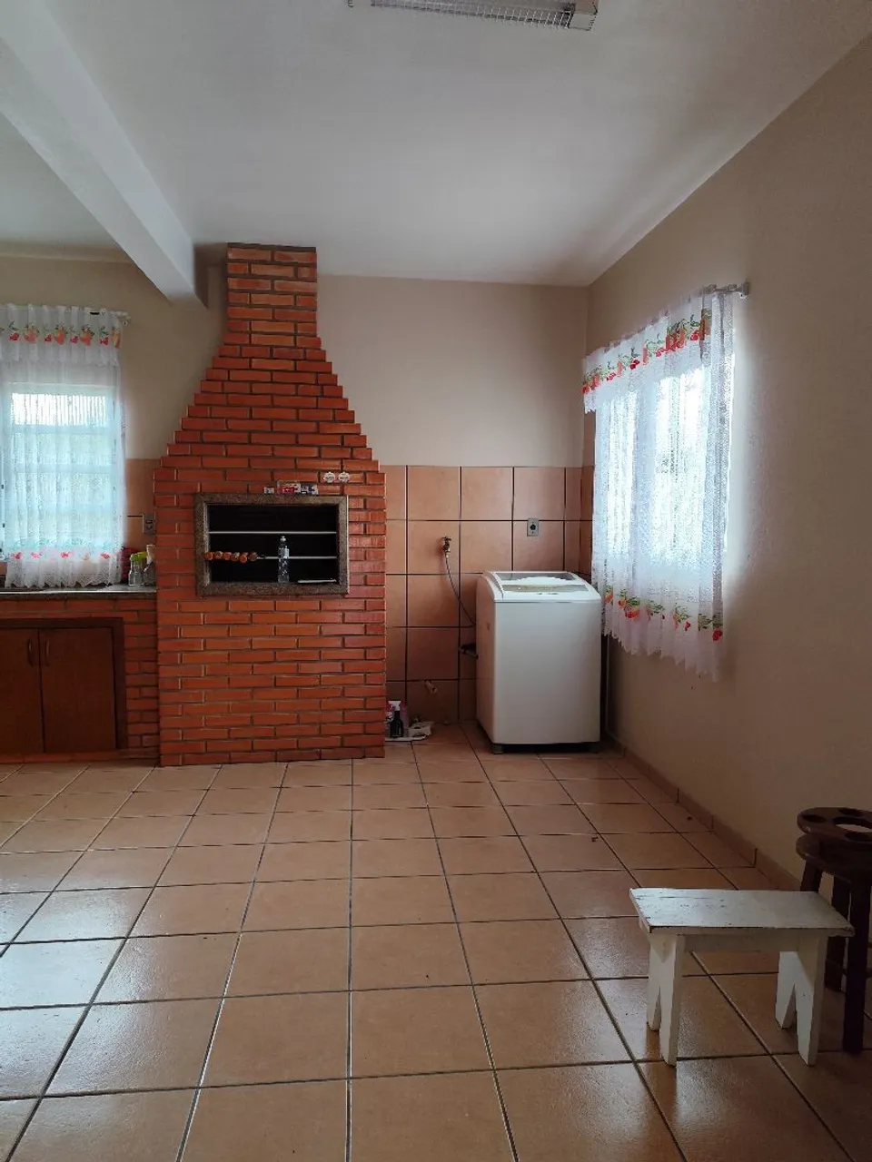 Unfurnished house with 3 bedrooms and 2 bathrooms