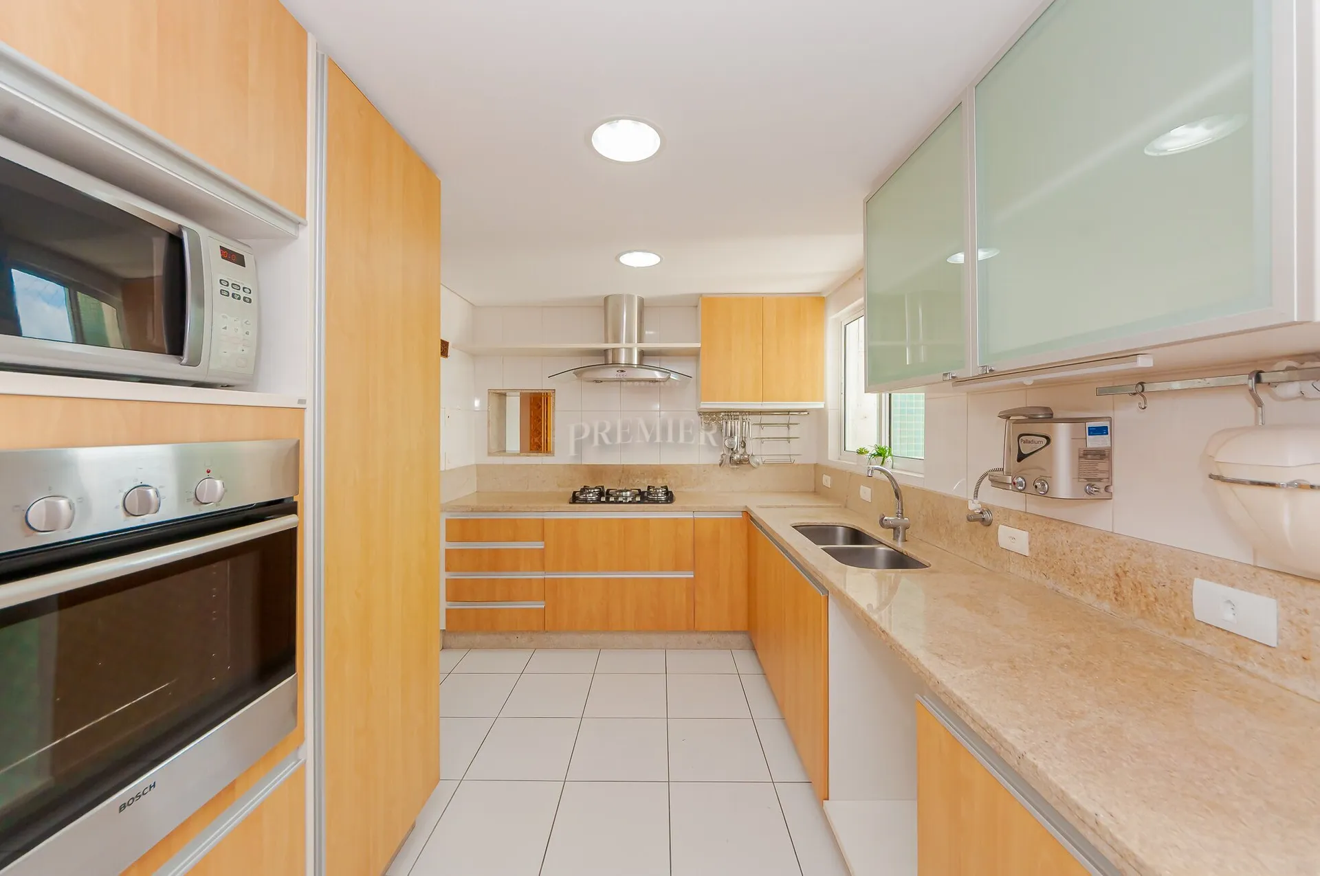 Furnished apartment, 179 m², with floor-to-ceiling windows