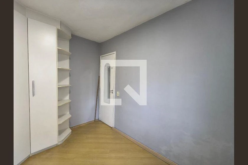 2-bedroom apartment with wood or laminate floors — photo 8
