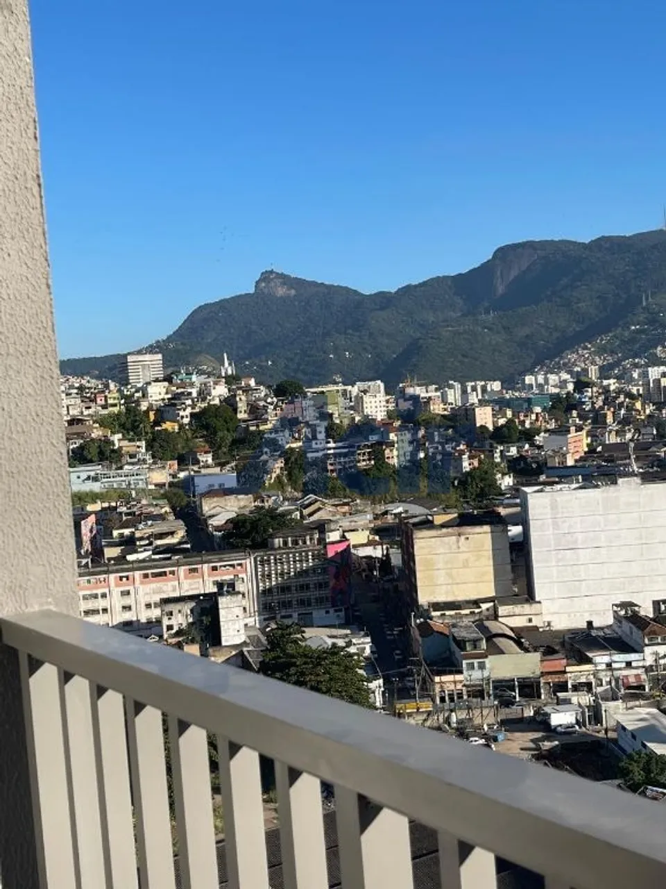 Estúdio com armários planejados e box de vidro — photo 7