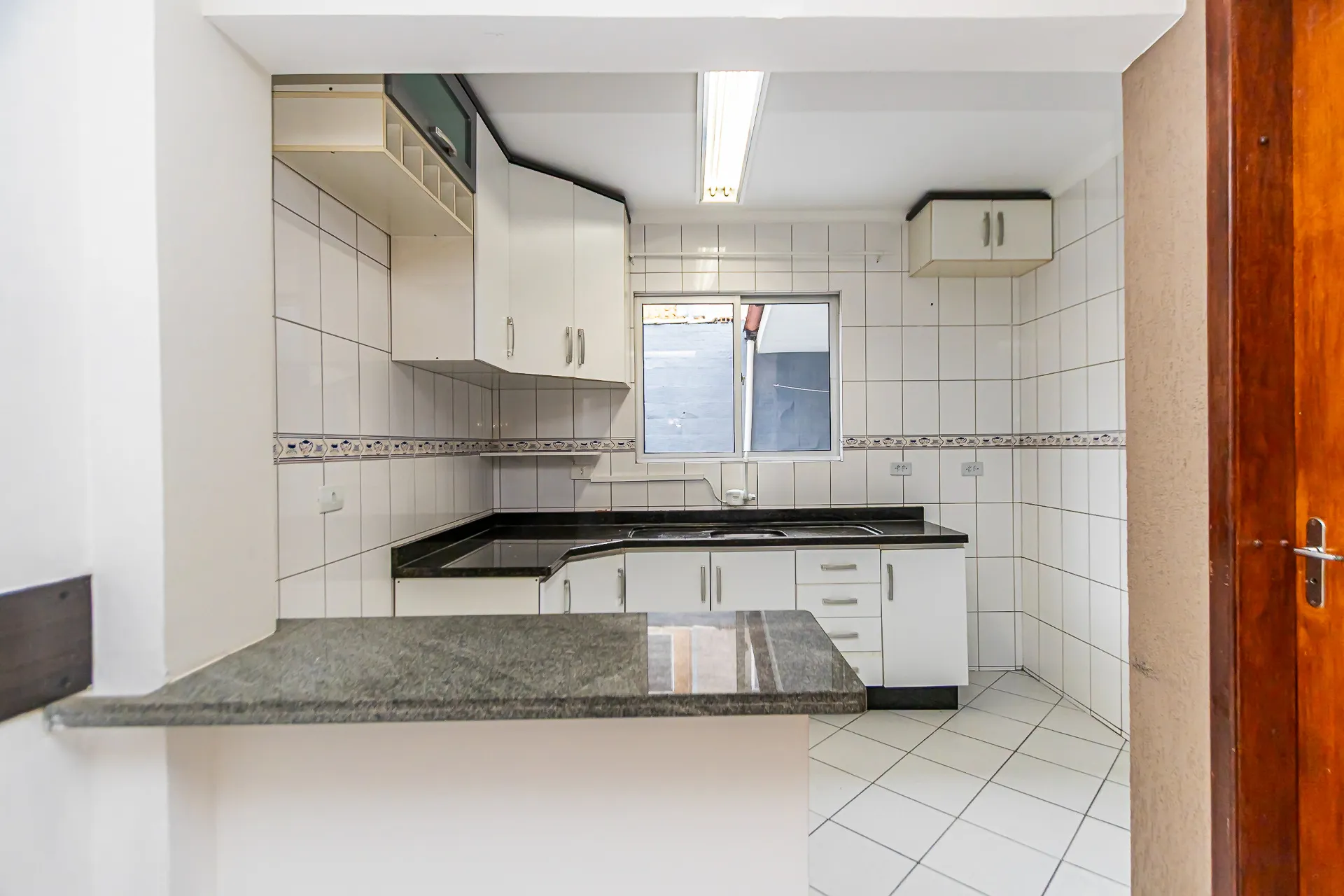 3-bedroom house with a grill on the balcony — photo 7