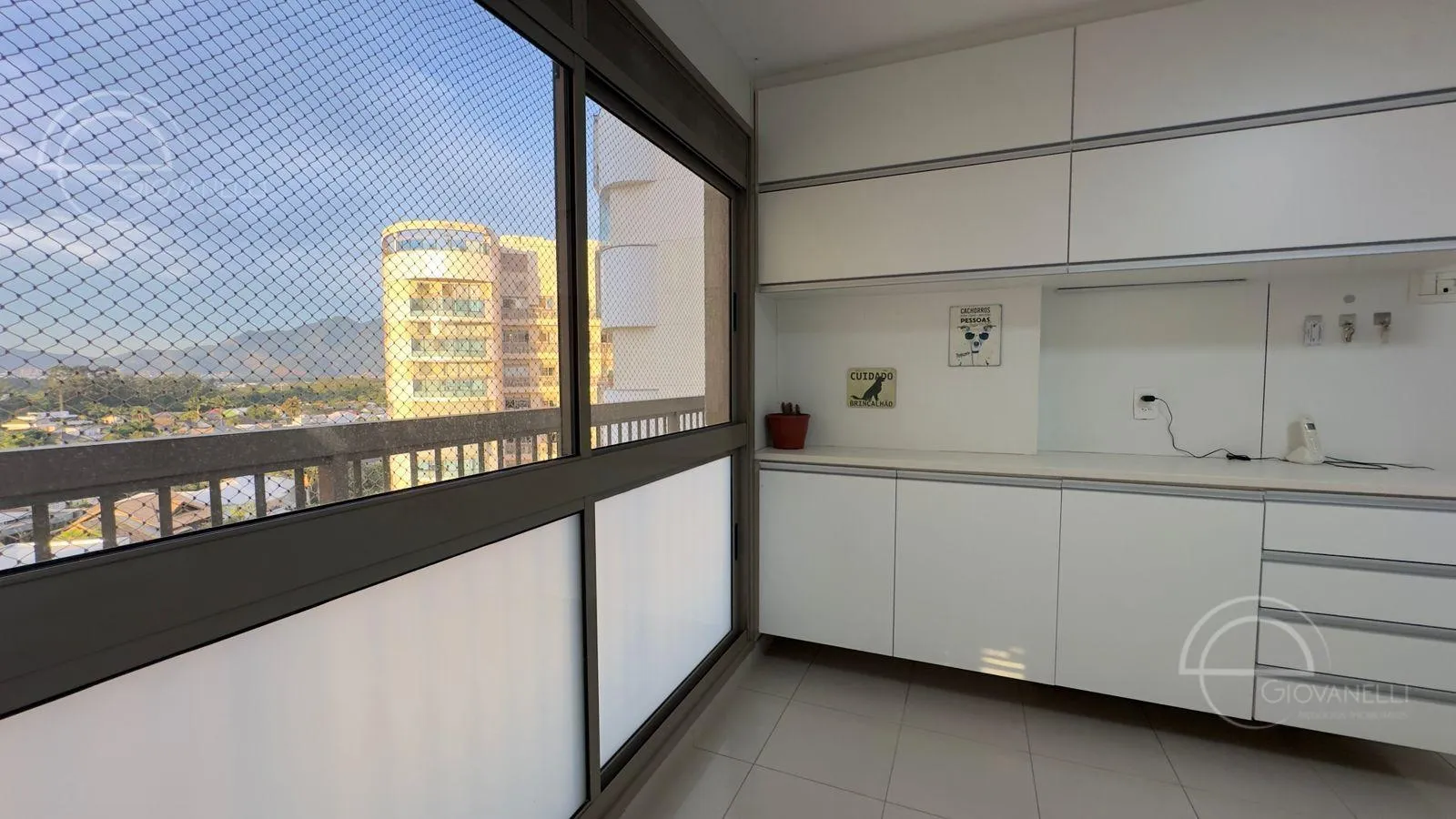 4-bedroom apartment with a separate kitchen, 260 m² — photo 53