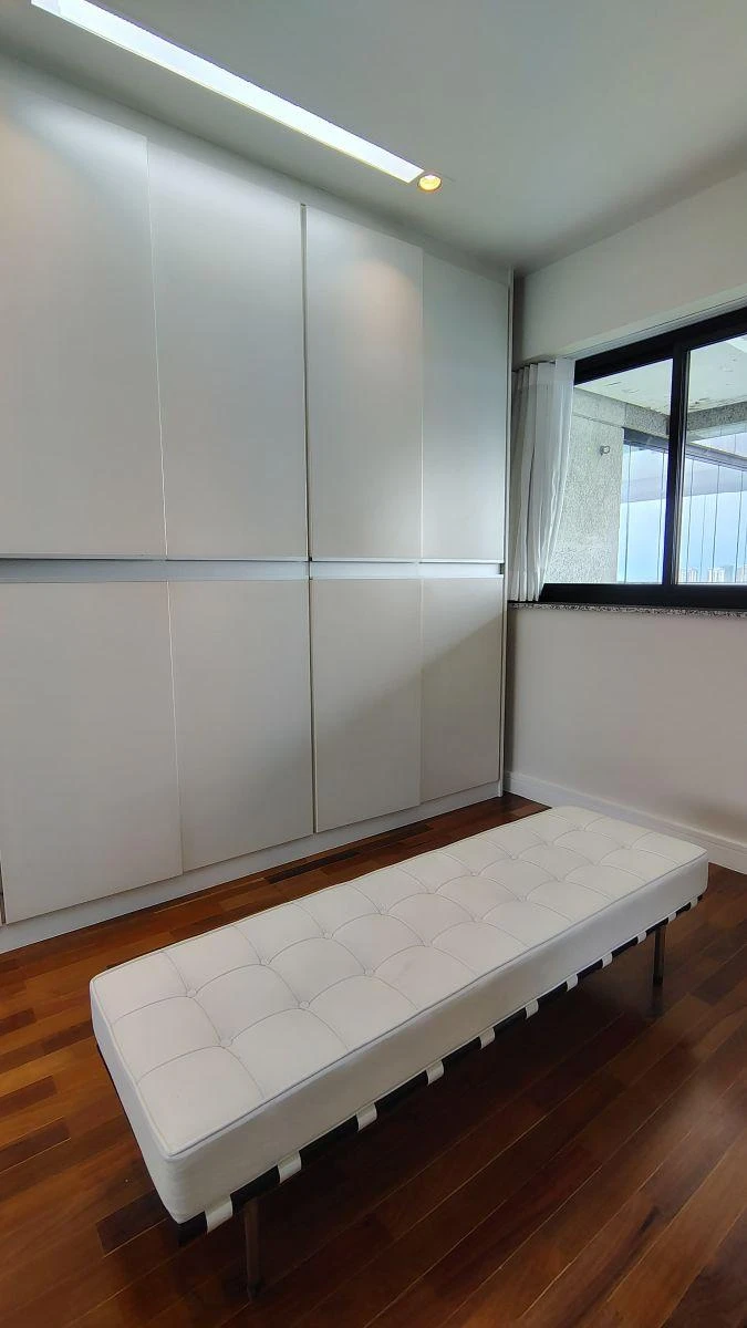 Furnished 249 m² apartment with 3 en-suite bedrooms — photo 18