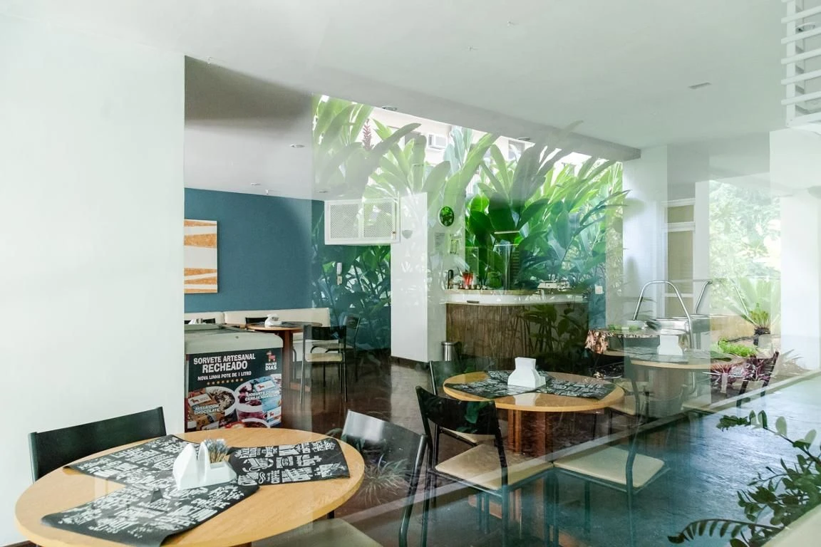 Furnished 2-bedroom apartment with a glassed-in balcony — photo 82
