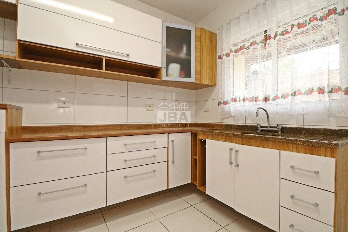 3-bedroom house with a bathtub in Curitiba — photo 4