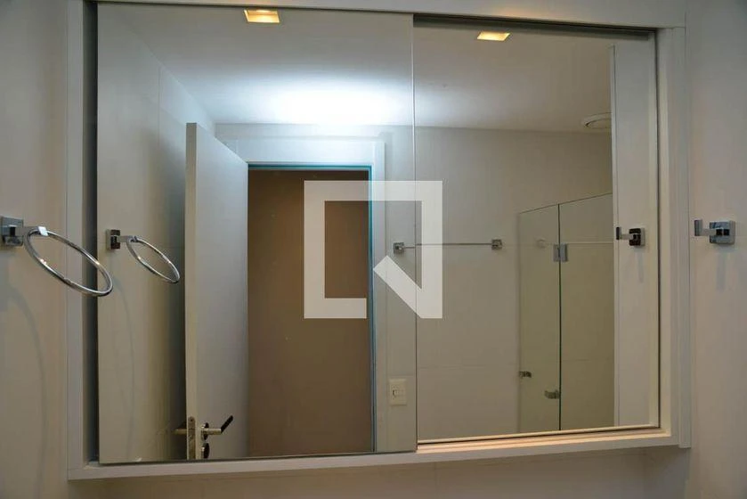 Glass-enclosed balcony in a 3-bedroom apartment, 103 m² — photo 40