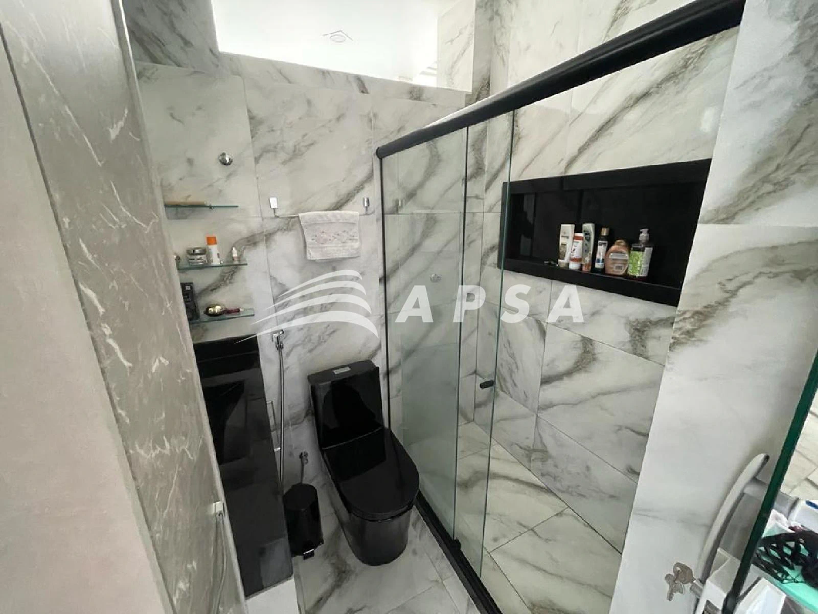 Furnished 1-bedroom apartment with enclosed balcony — photo 16