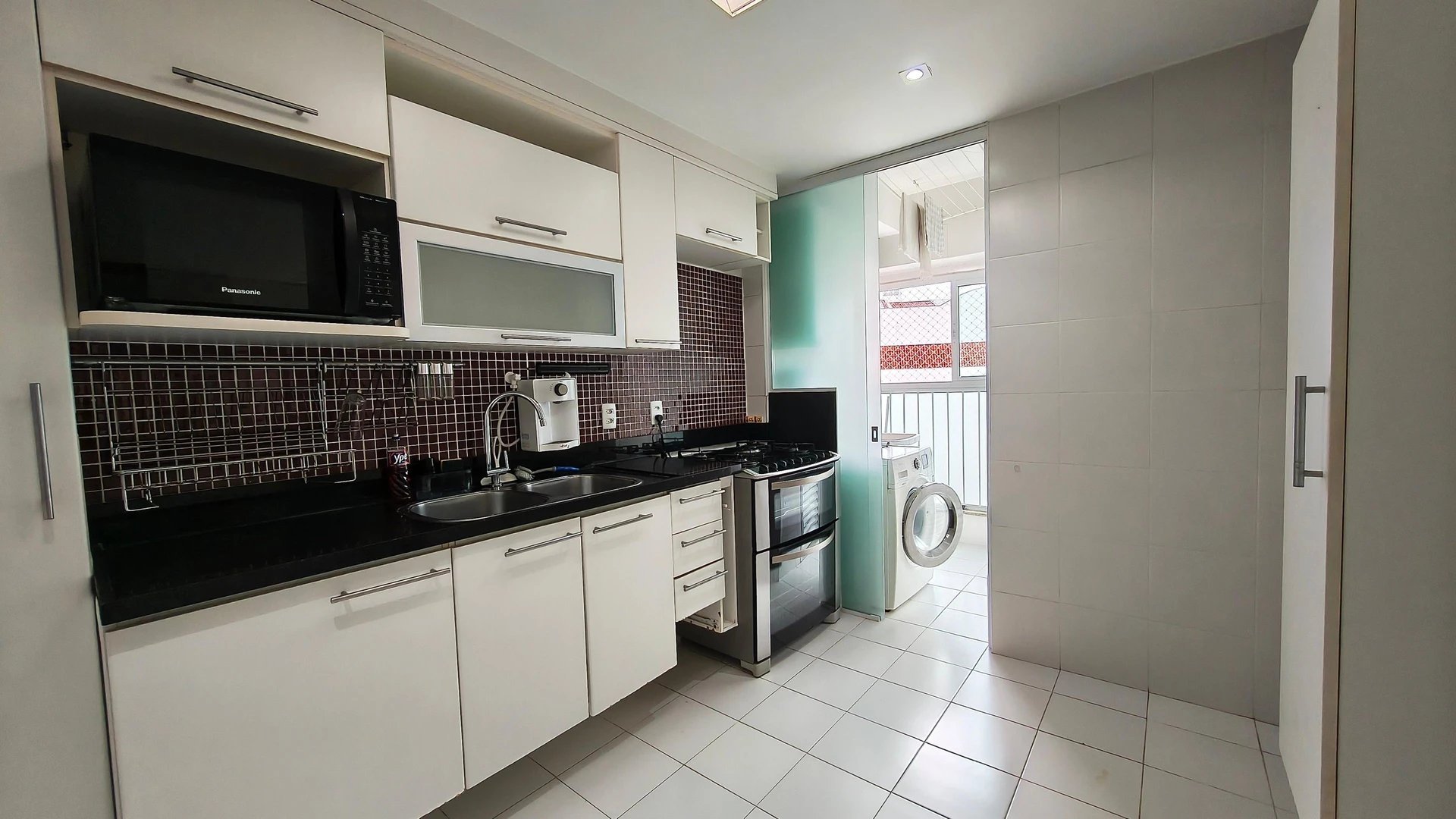 Apartment, 98 m², with a glass-enclosed balcony — photo 9