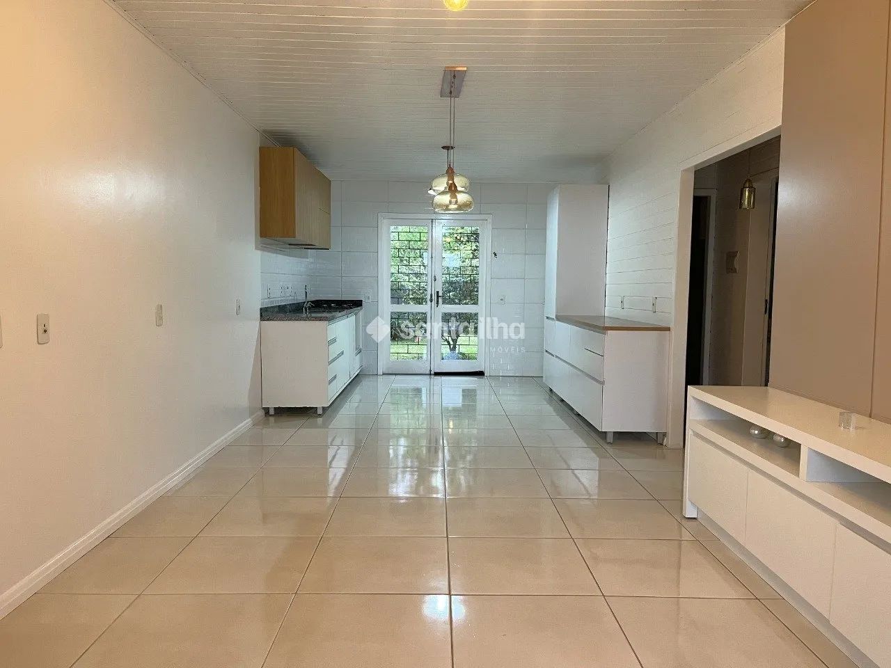 2-bedroom house with open-plan kitchen and suite