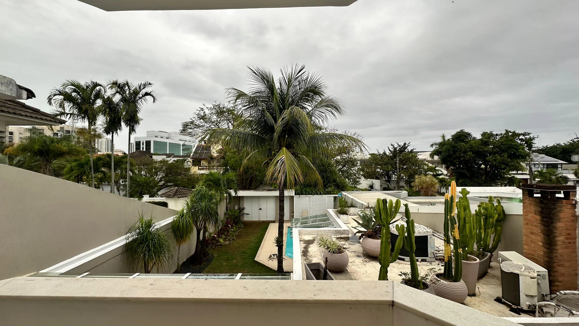 Furnished house, 360 m², with a walk-in closet — photo 47