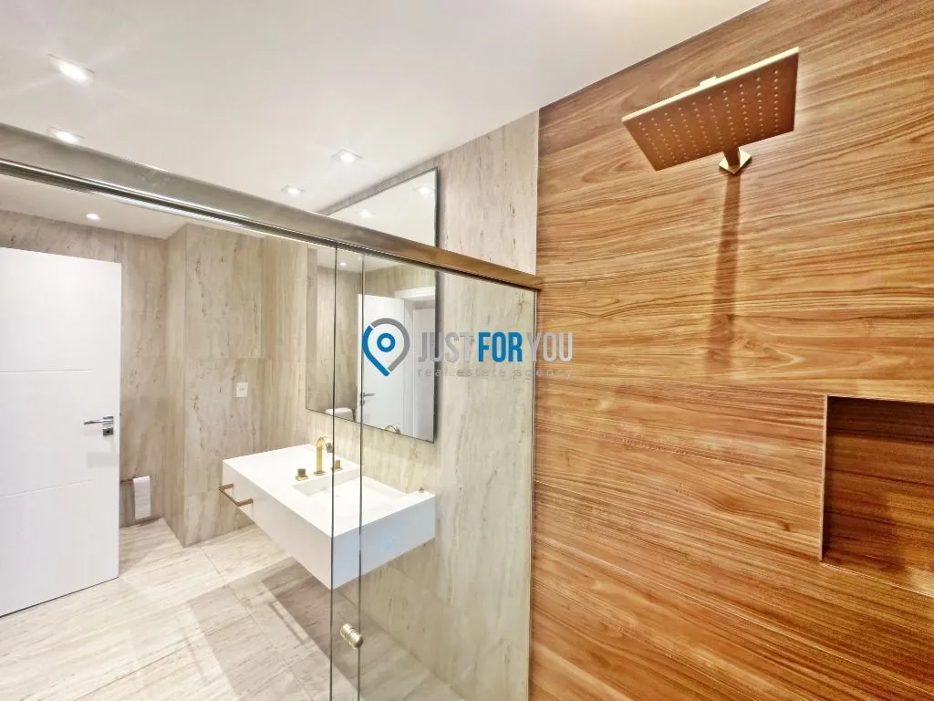 3-bedroom apartment with 5 bathrooms and 370 m² — photo 20