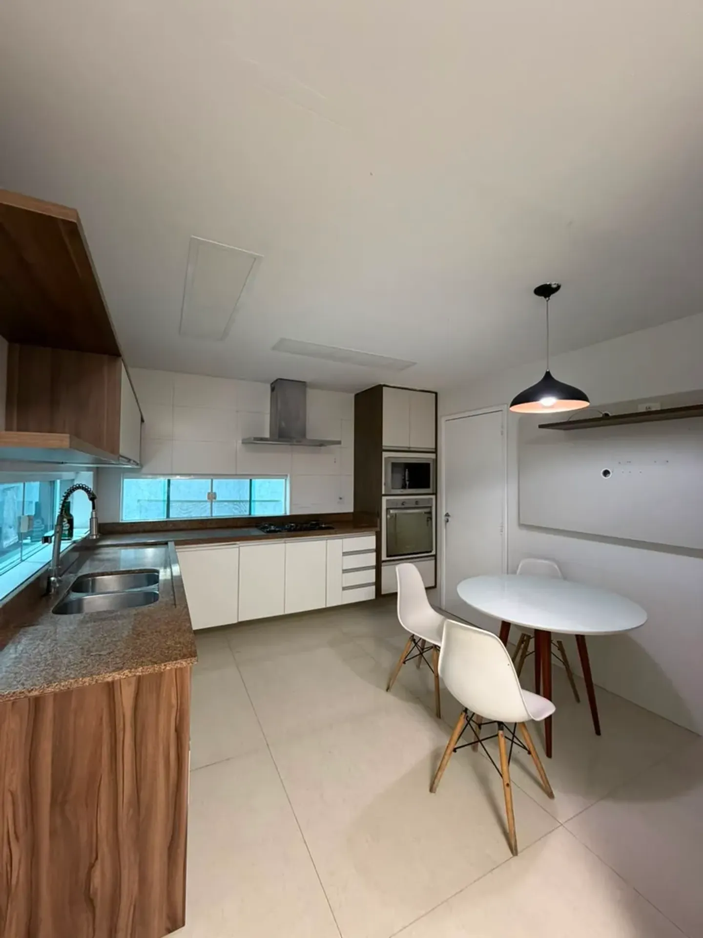 Rental house with 5 bedrooms and 5 bathrooms — photo 30