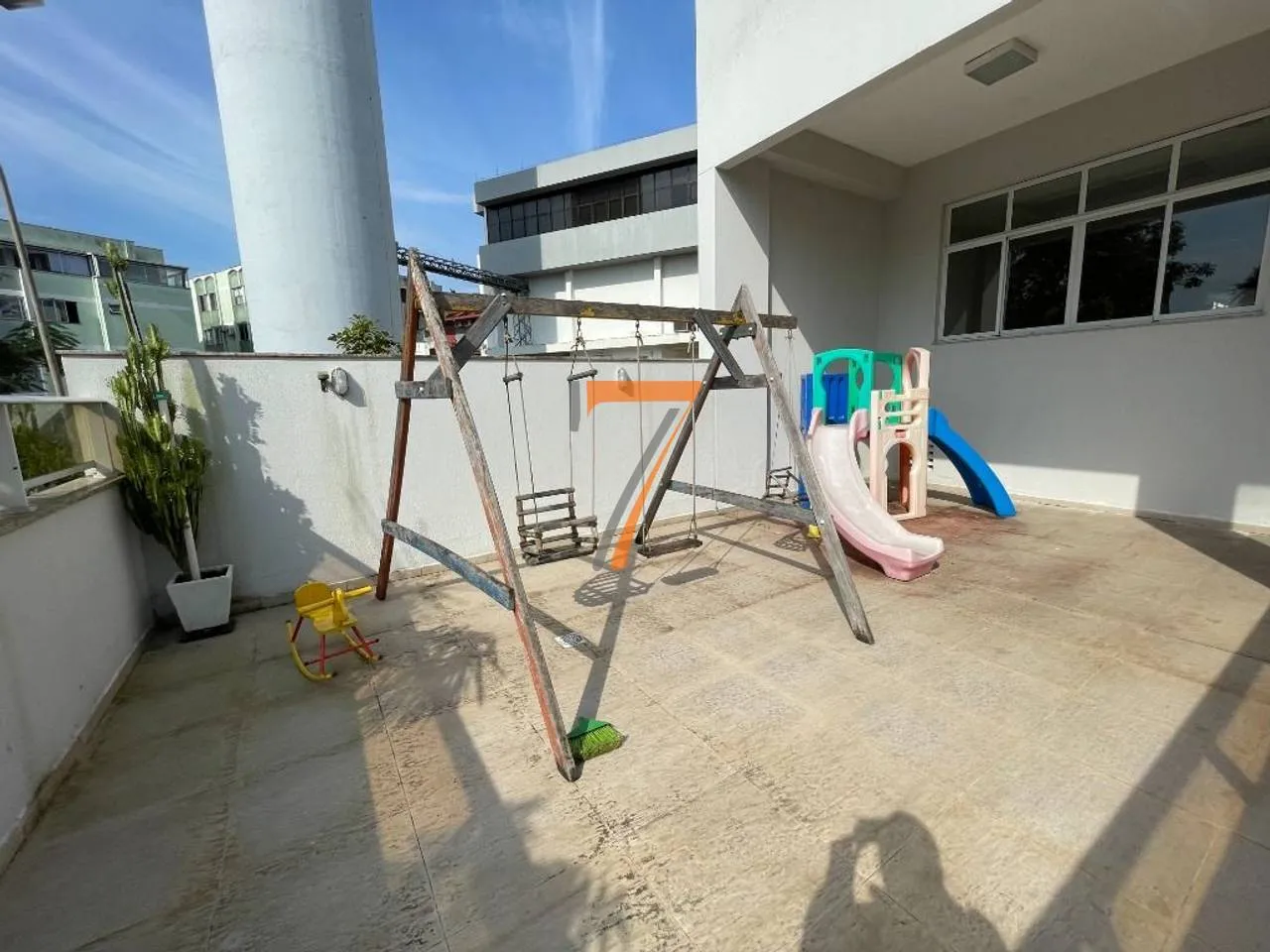 Furnished penthouse with 2 en-suite bedrooms and 210 m² — photo 45