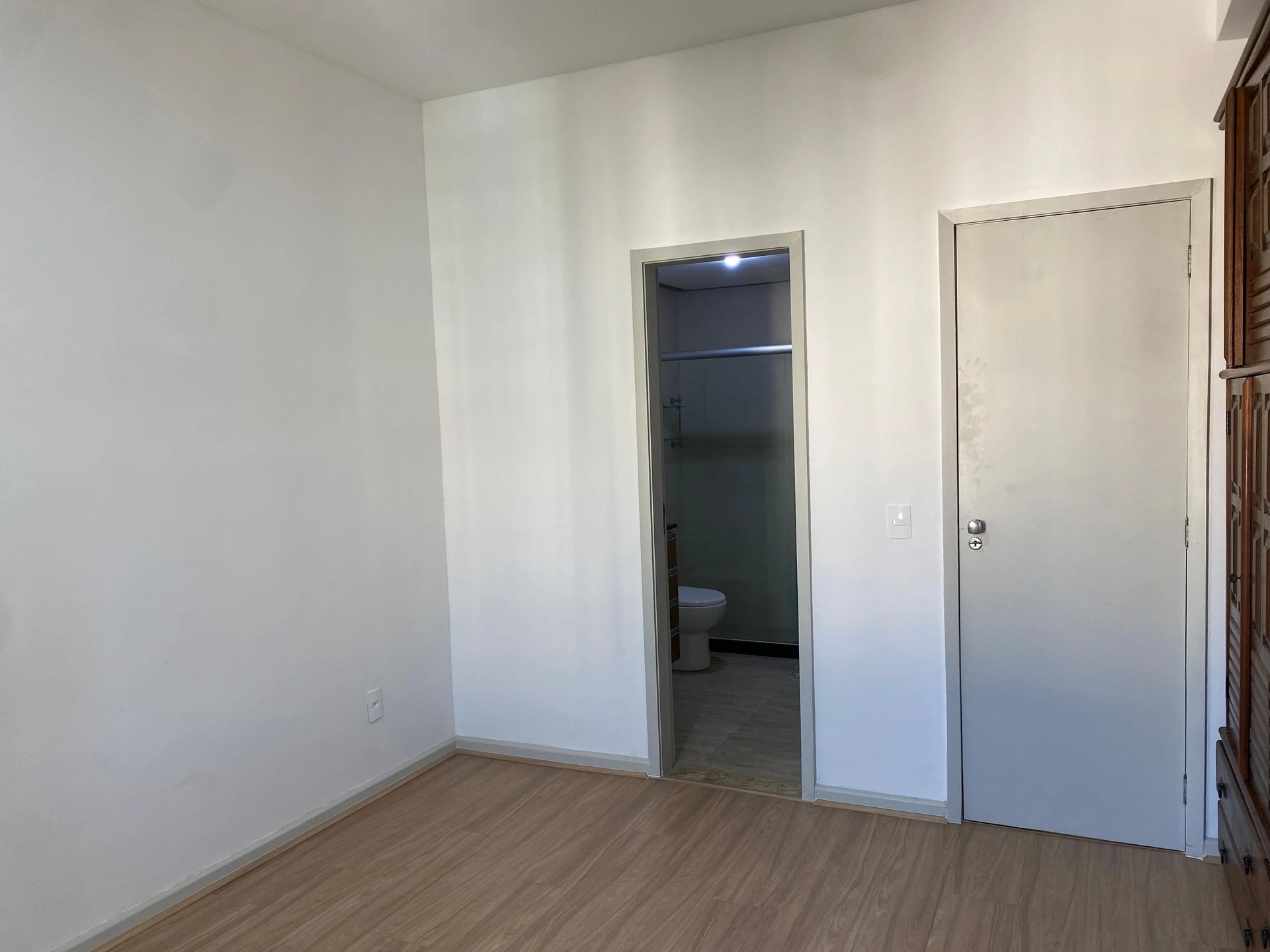 Apartment with 3 bedrooms and built-in wardrobes — photo 36