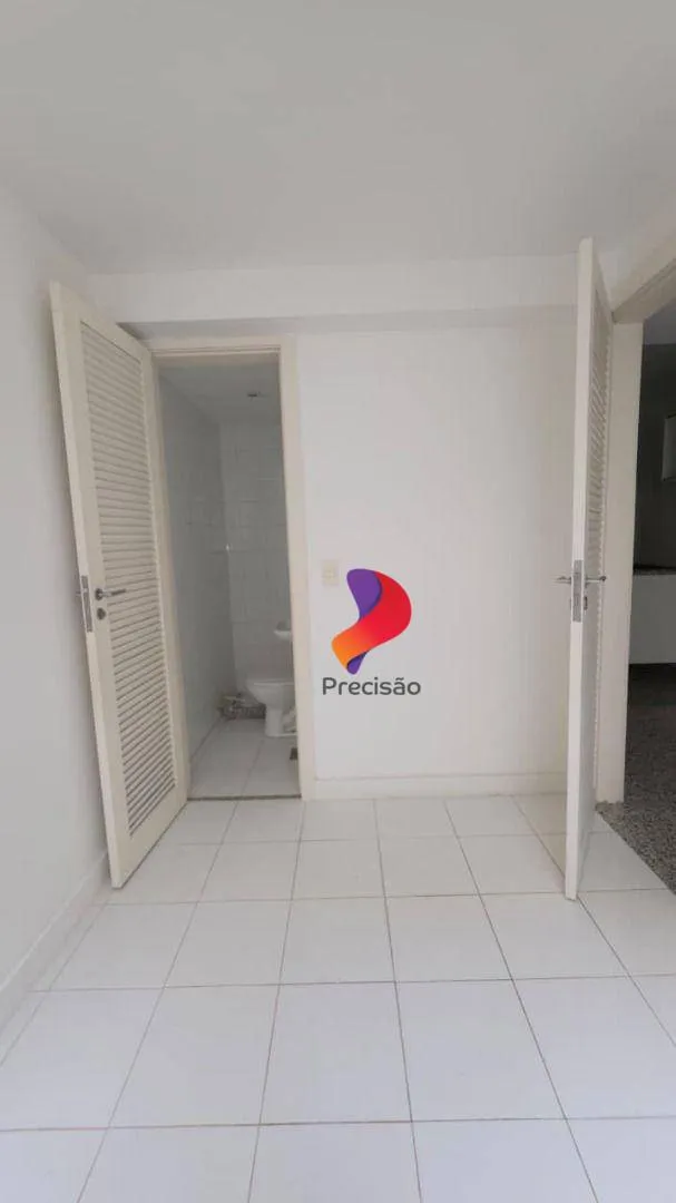 Apartment with enclosed balcony and 4 bedrooms — photo 44