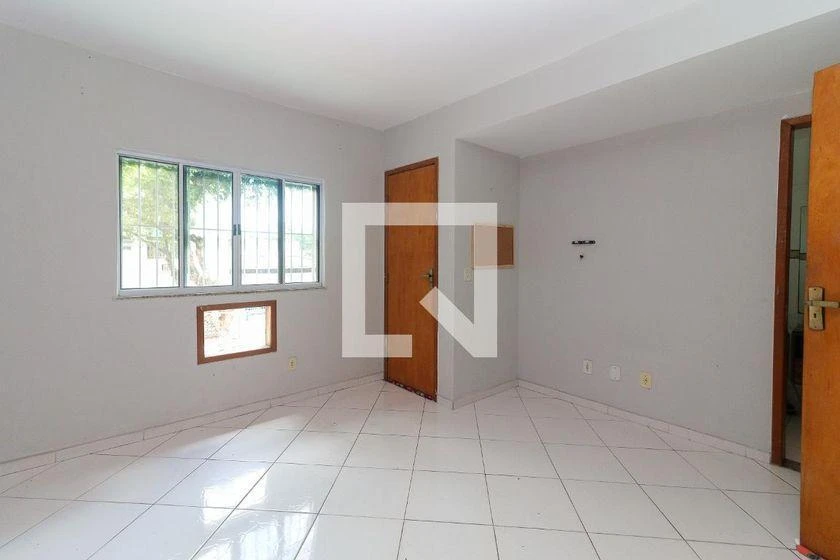 Balcony with a grill in a 2-bedroom house, 125 m² — photo 32