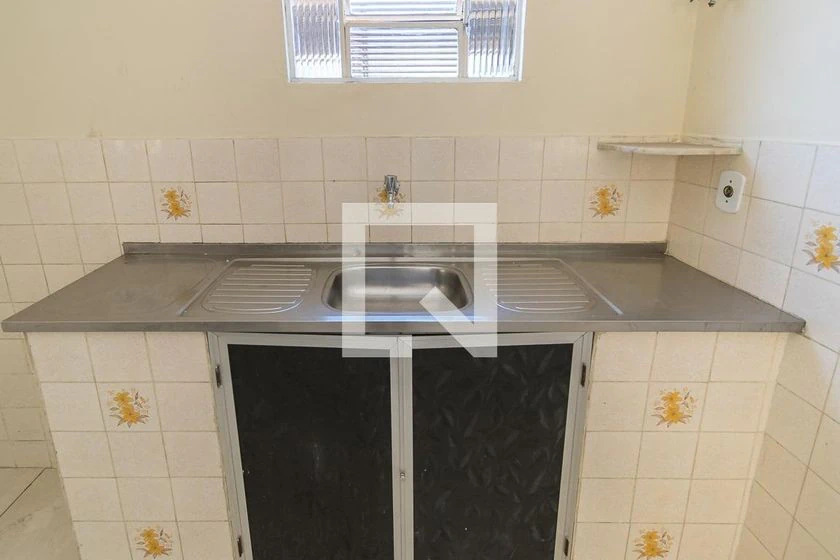 Kitnet tipo estudio con 1 dormitorio y baño con mampara