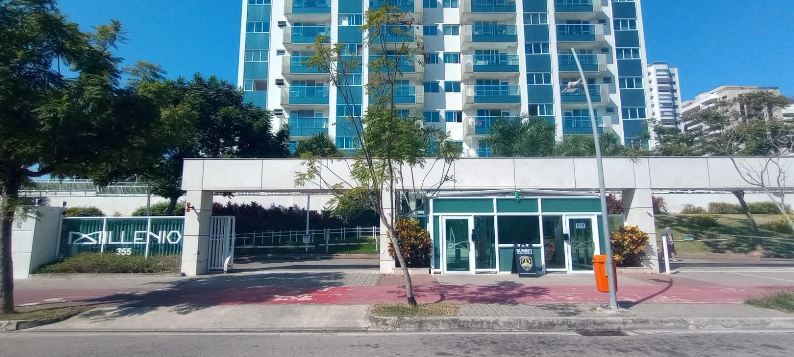 Apartamento de 2 quartos com janelas do piso ao teto — photo 58