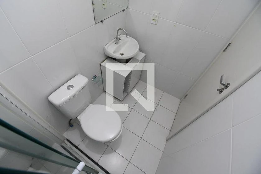 Wood or laminate floors in a 2-bedroom apartment, 86 m² — photo 36