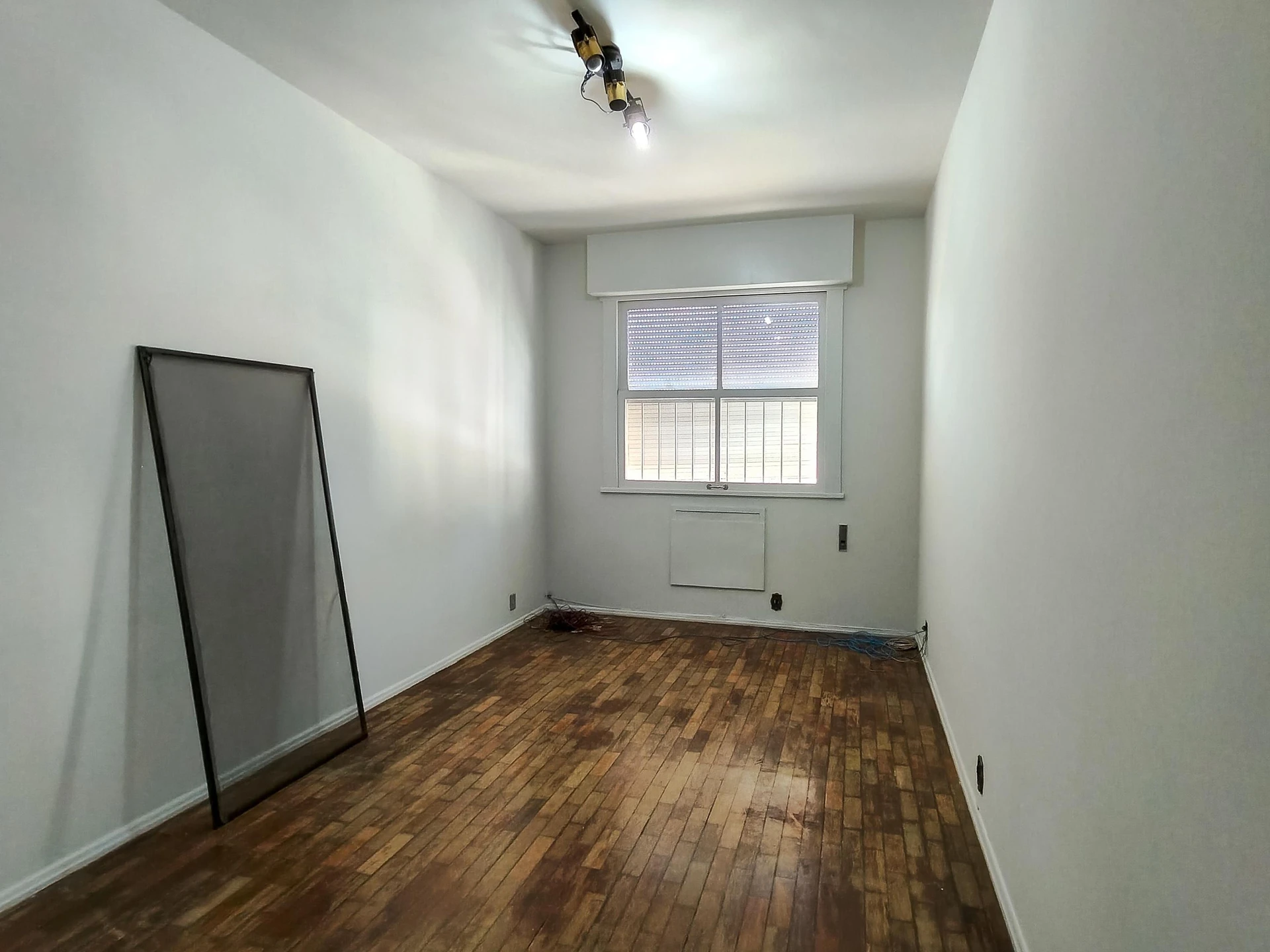 Furnished 4-bedroom apartment with 3 bathrooms — photo 21
