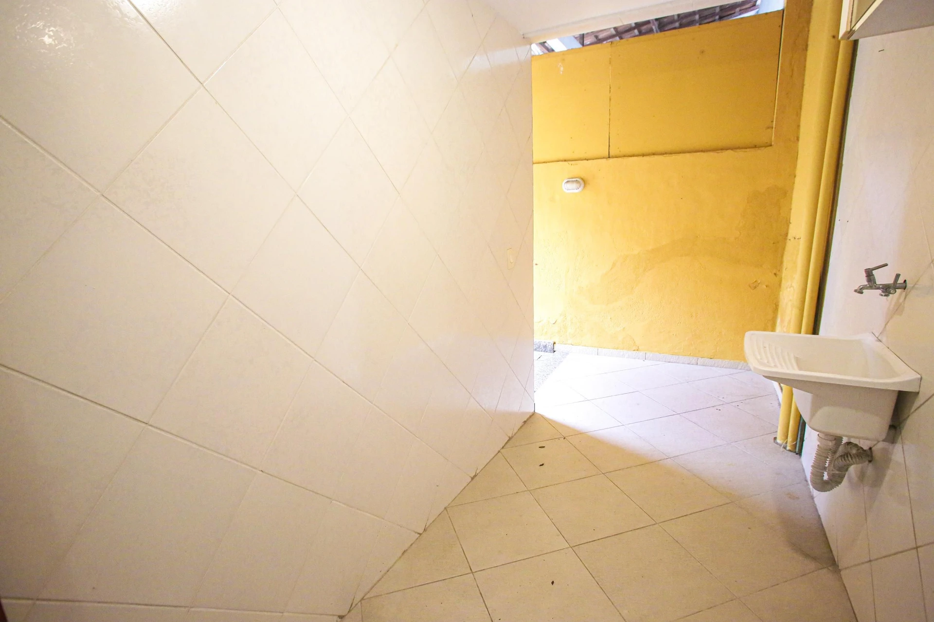 4-bedroom house with a bathtub in Rio de Janeiro — photo 62