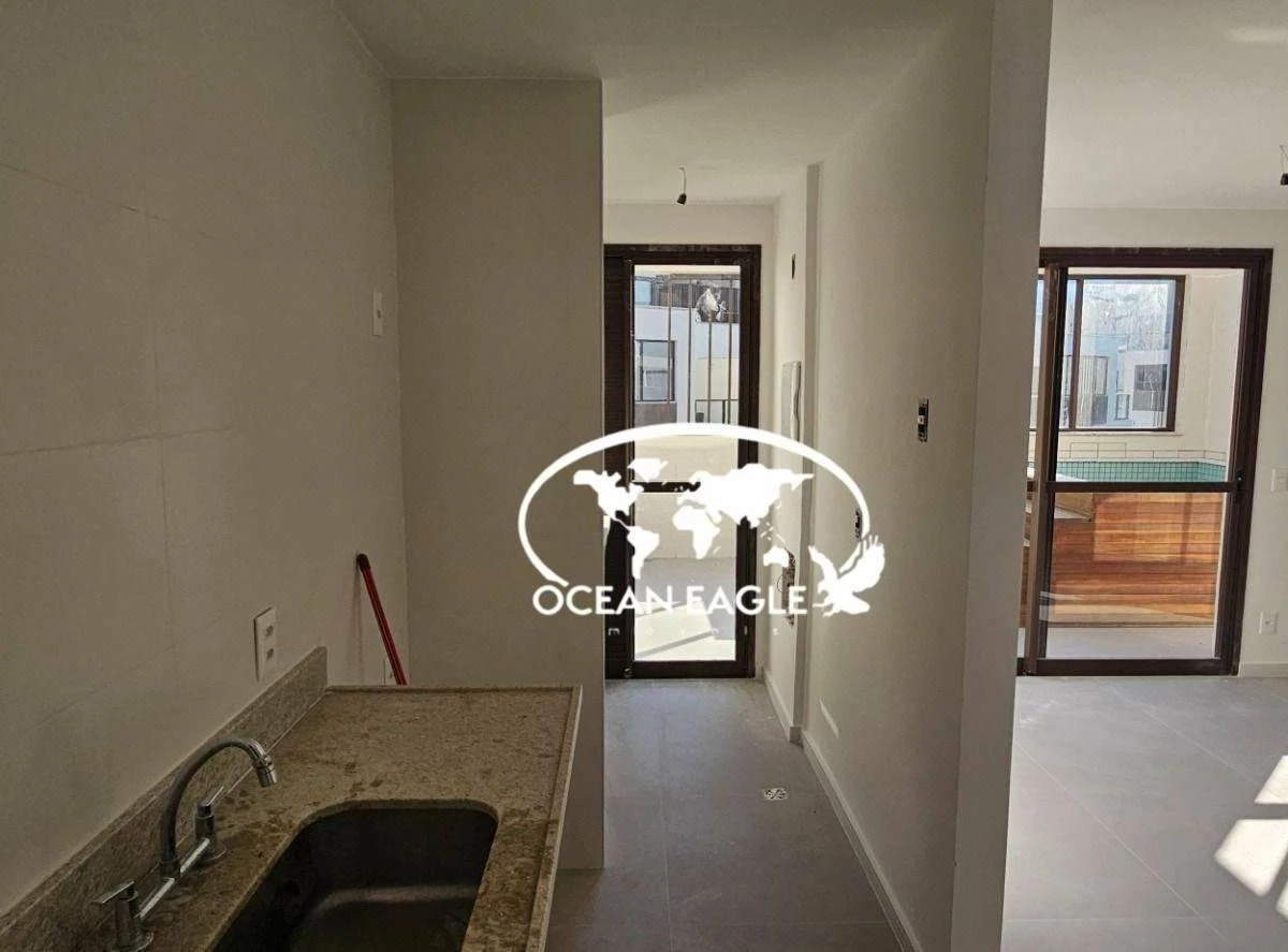 Unfurnished apartment with 3 bedrooms and open-plan kitchen — photo 2