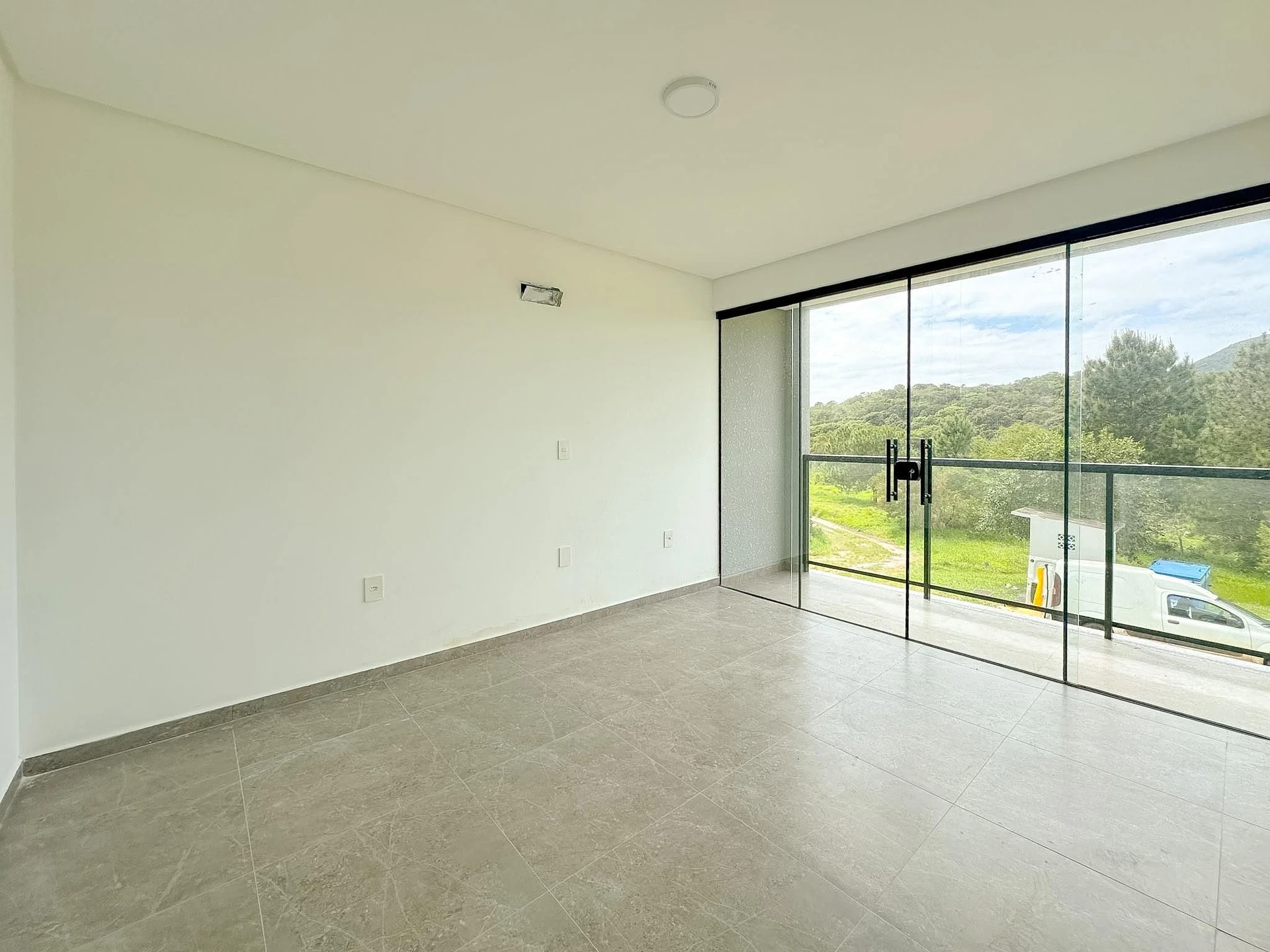 Floor-to-ceiling windows in a 3-bedroom house, 157 m² — photo 21