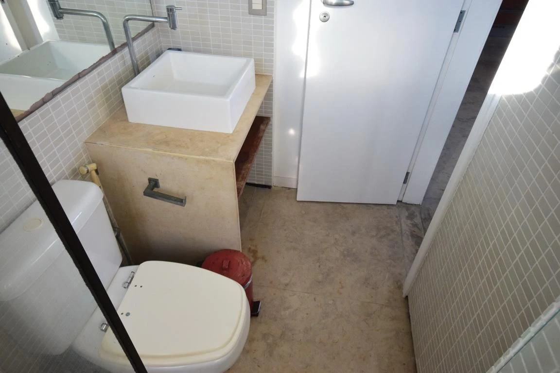 Furnished studio with 1 bedroom, 2 bathrooms and balcony — photo 17