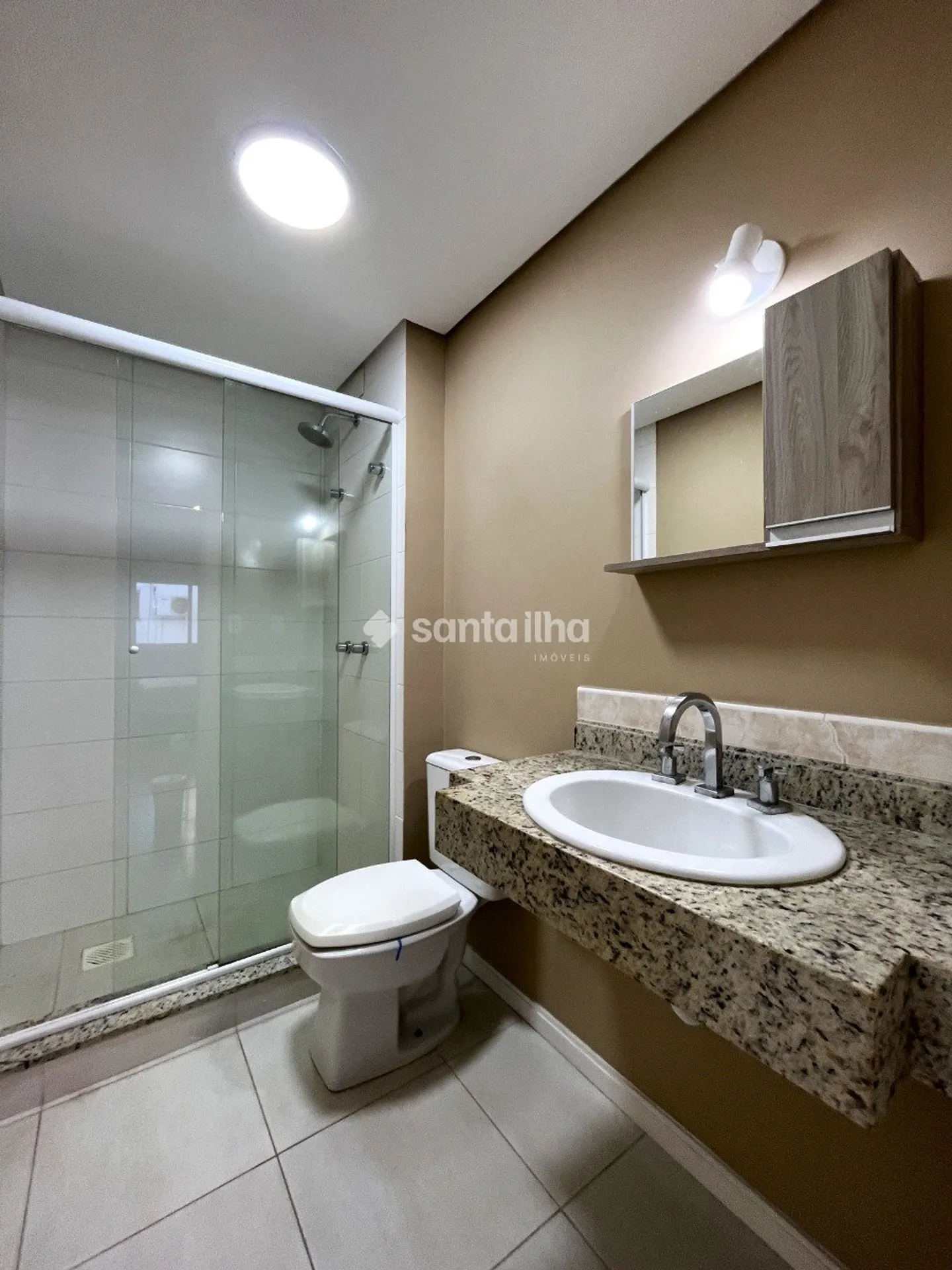 Furnished 2-bedroom apartment with balcony — photo 16