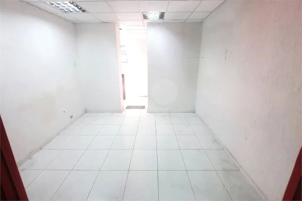 Unfurnished house with 5 bedrooms and 5 bathrooms — photo 15