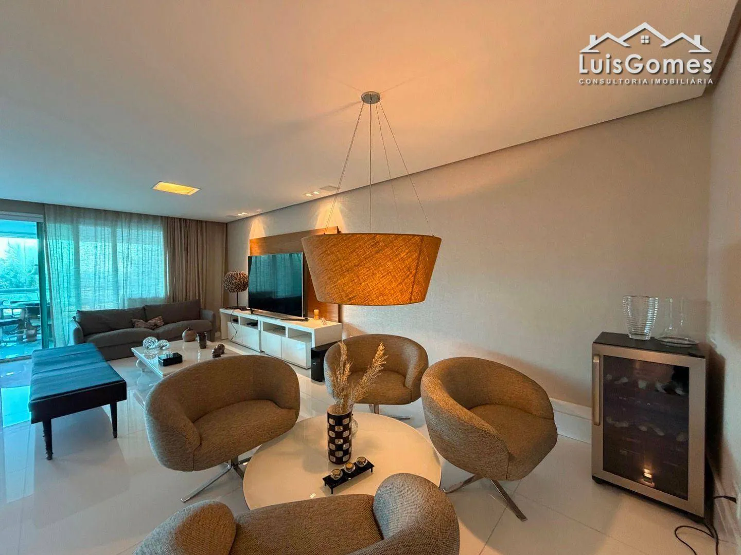 Furnished apartment with 4 bedrooms and 5 bathrooms — photo 5